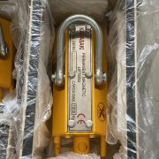 nam-châm-nâng-tay-gạt-1-tấn